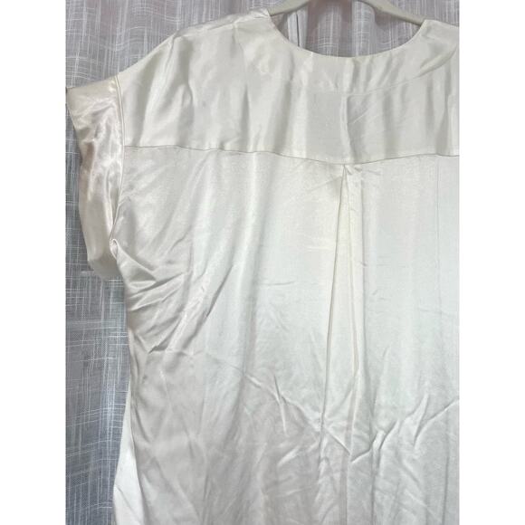 Rails Womens Nala Short Sleeve Top Blouse Size M Ivory V-Neck Shiny Satin Basic - Picture 4 of 11